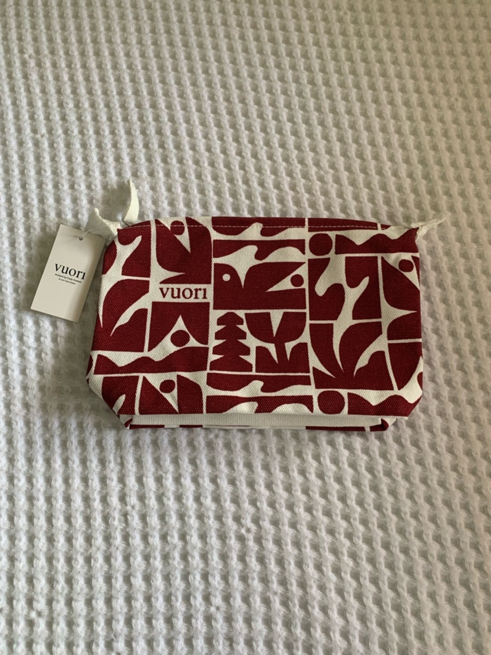Vuori Red and White Geometric Cosmetic Holiday 25 Makeup bag Pouch NWT